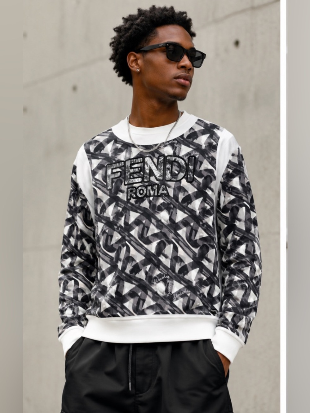 Auth Fendi Fendiroma Logo White/Black Geometric Sweatshirt